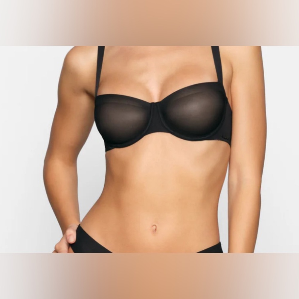 Skims no show molded unlined balconette bra size 34DDD